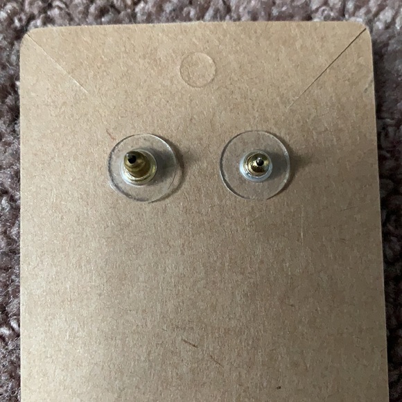 Leopard studs - Picture 3 of 3